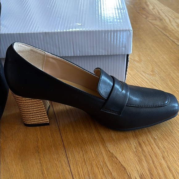 Black Leather Loafers by Jevajoss, NIB, size 5 - Picture 3 of 5